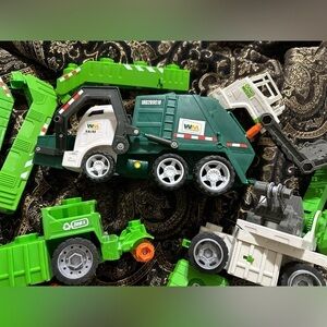 Waste Management Garbage Truck set Matchbox/Mattel WM Green Toy Dump Trucks 2005